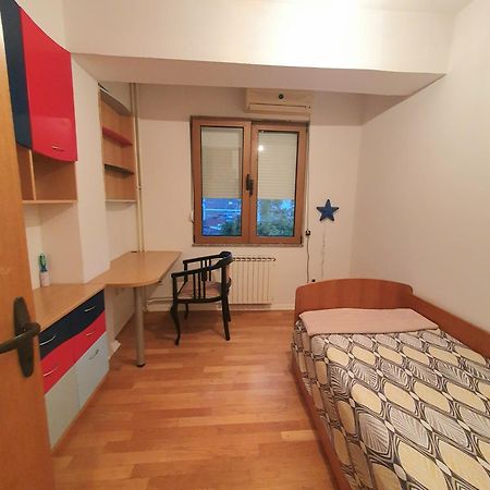 3 Bedroom Home With Parking Garage In The Heart Of Skopje Esterno foto