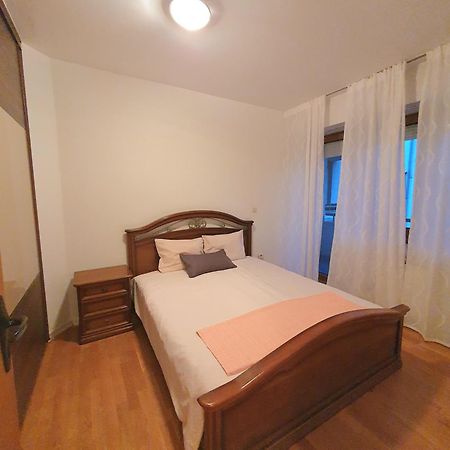 3 Bedroom Home With Parking Garage In The Heart Of Skopje Esterno foto