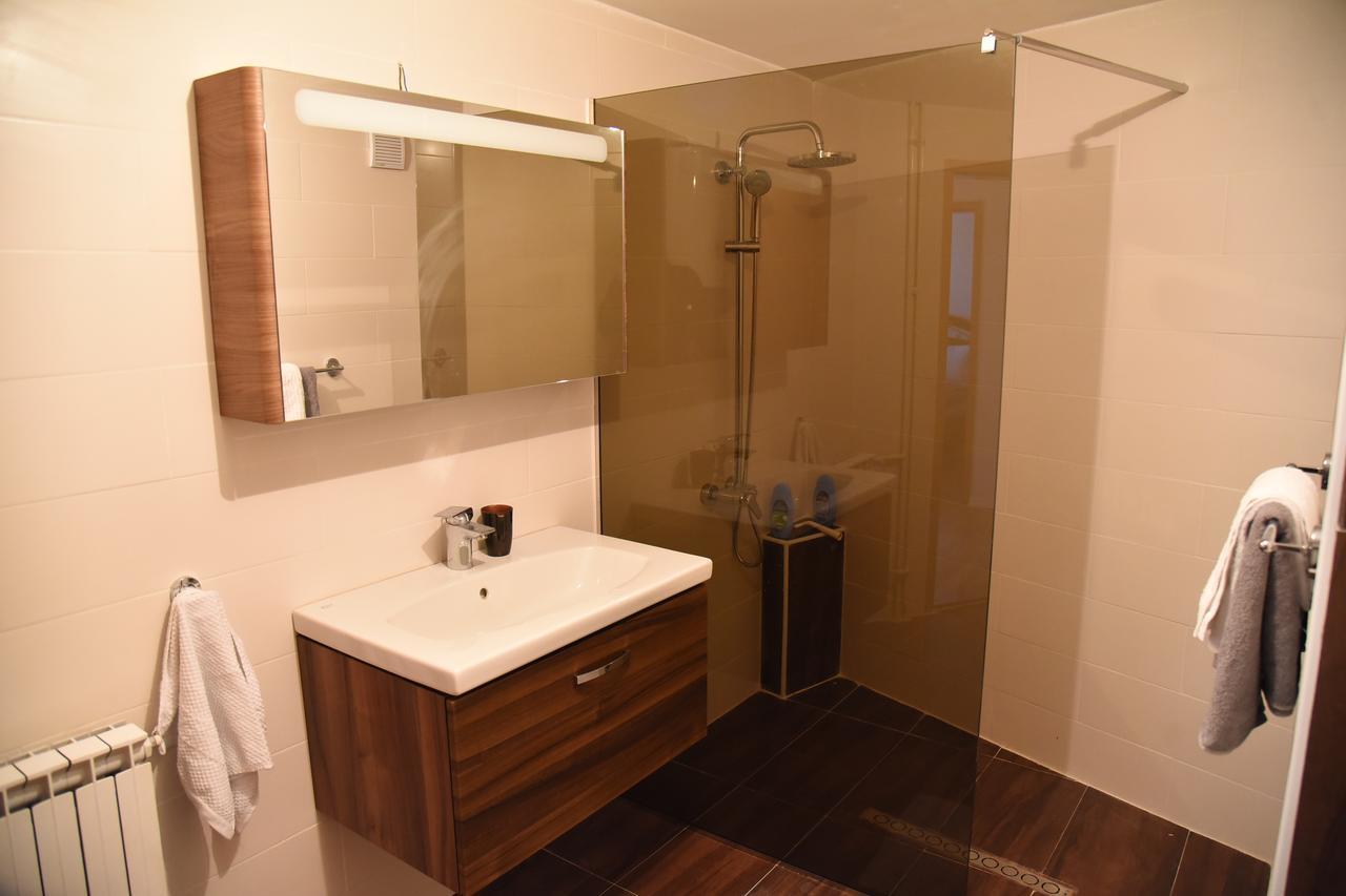3 Bedroom Home With Parking Garage In The Heart Of Skopje Esterno foto