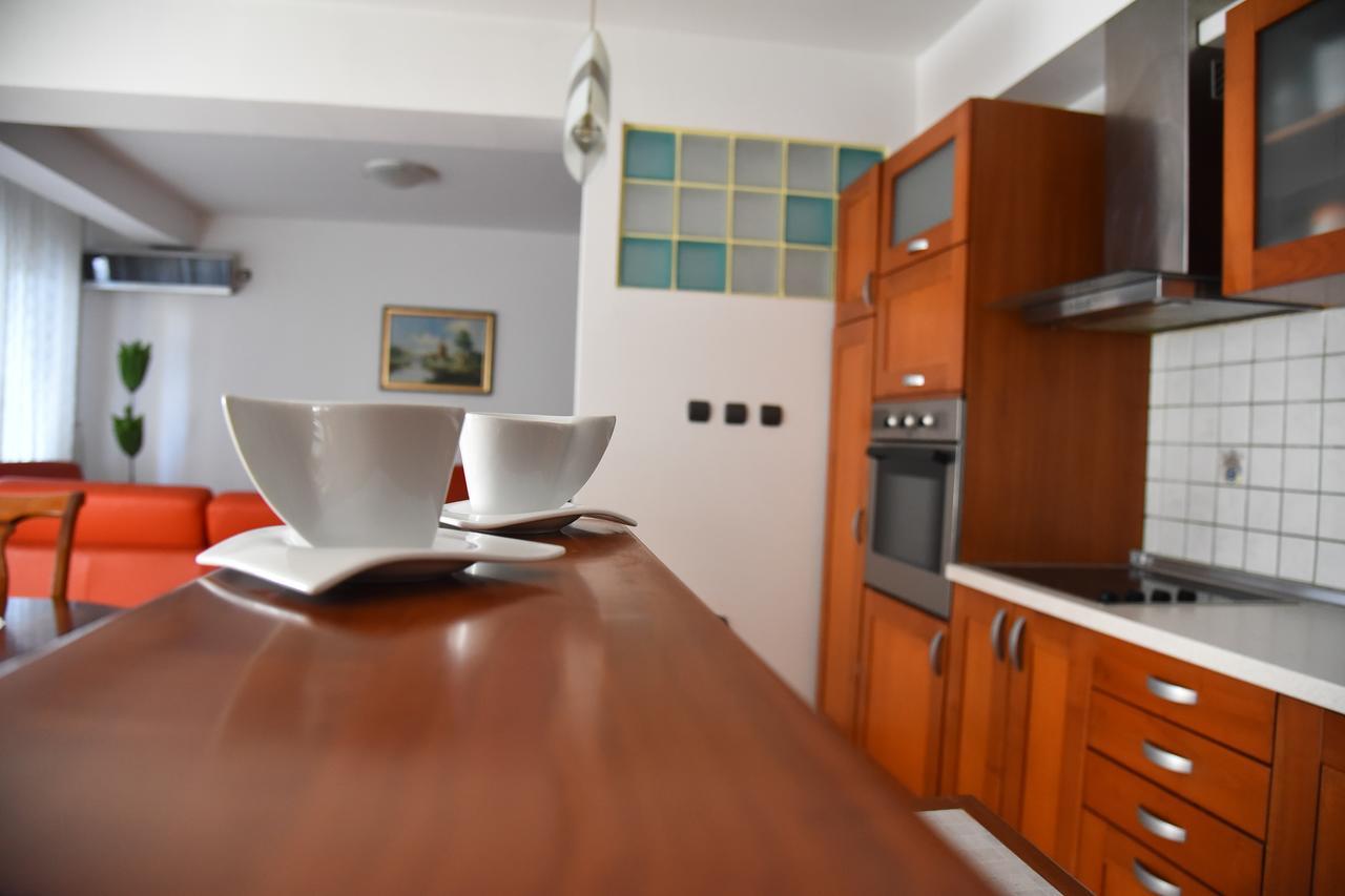 3 Bedroom Home With Parking Garage In The Heart Of Skopje Esterno foto