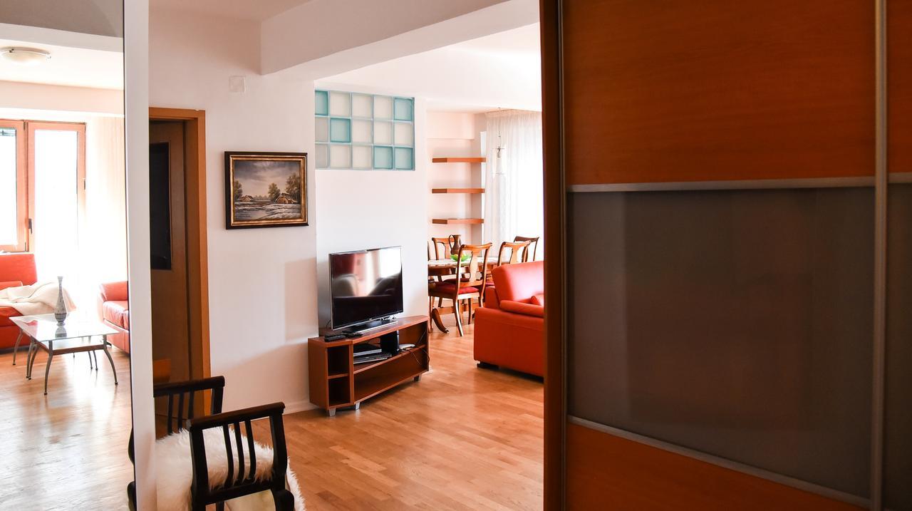 3 Bedroom Home With Parking Garage In The Heart Of Skopje Esterno foto