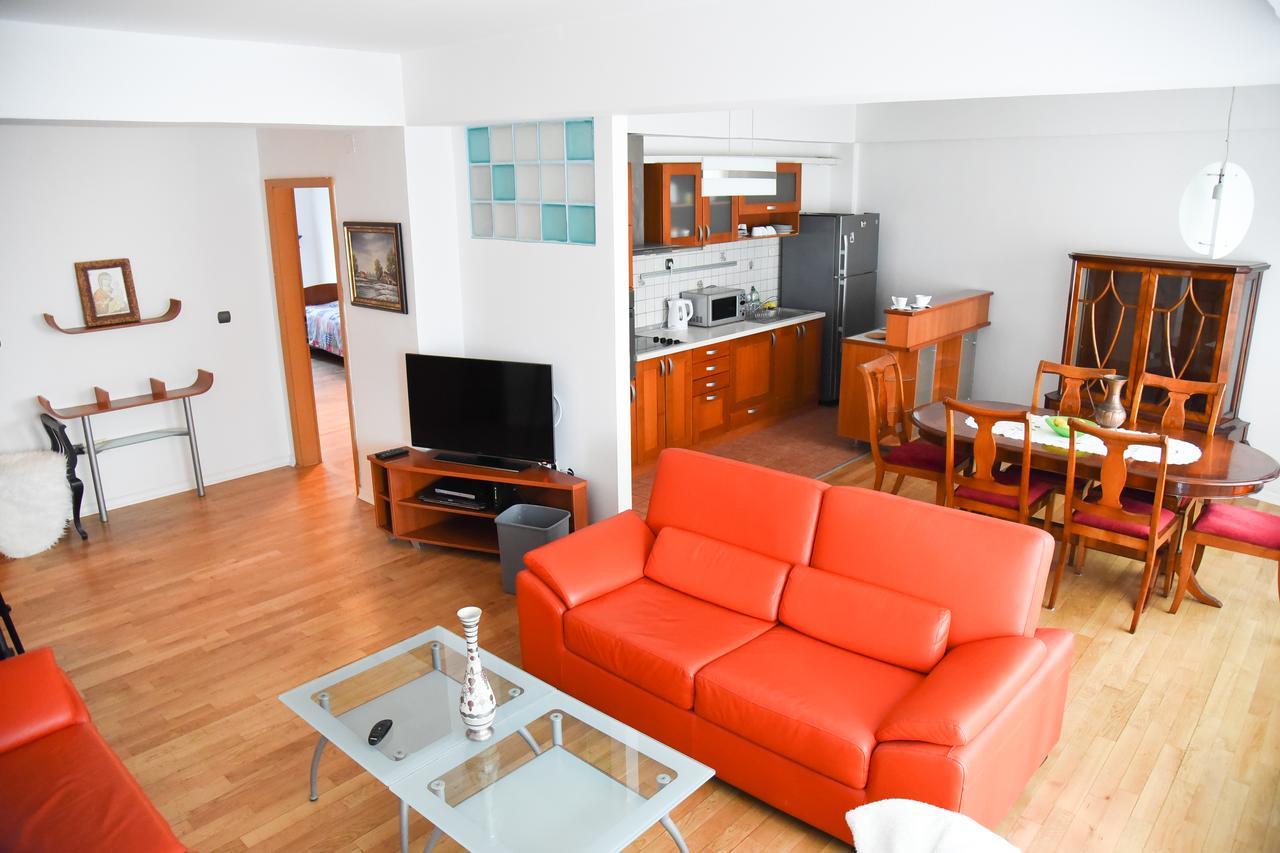 3 Bedroom Home With Parking Garage In The Heart Of Skopje Esterno foto