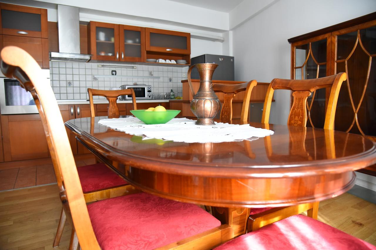 3 Bedroom Home With Parking Garage In The Heart Of Skopje Esterno foto